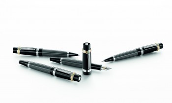 Montblanc_Writers_Edition_2013__HonorCÌ§_de_Balzac_Familyshot